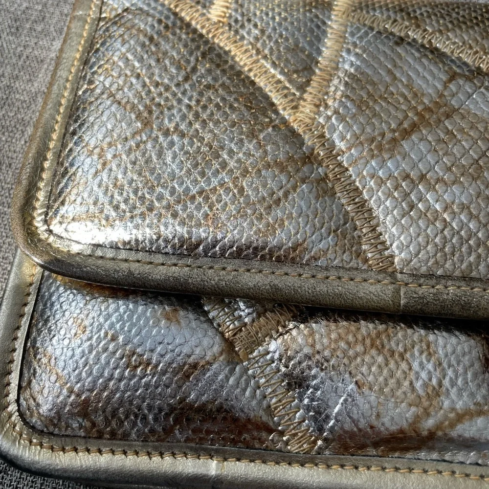 Bags by Varon vtg 70’s metallic quilted eelskin silver gold shimmer clutch